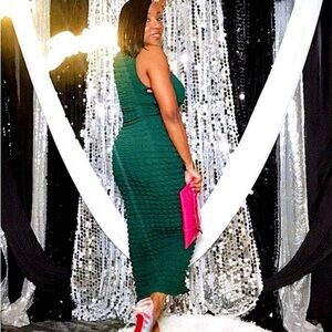 Preowned only worn once - Micas dress - size Medium - super stretchy